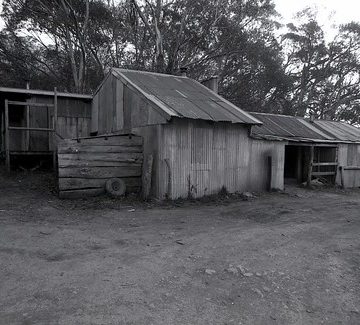 Bluff Hut, The Bluff. 1994  Alpine huts 1994, sheet 02 0049