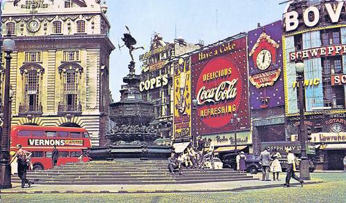 London - Piccadilly Circus in 1958