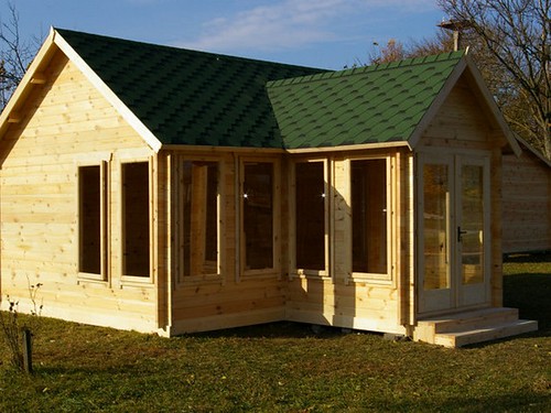 Large plain log cabin
