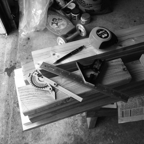 Measuring cuts for a folding workbench