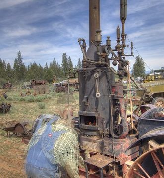 Willie running his 1915 steam traction engine HDR