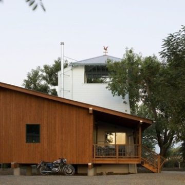 tiny-lighthouse-cabin-butler-armsden-architects-yolo-county-cabin-003-600x450