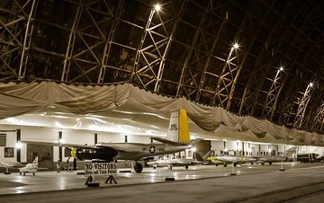 Tillamook Air Museum: Hangar