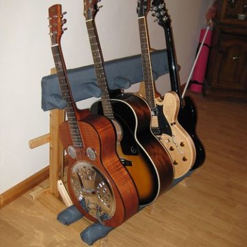 Guitar Stand 03