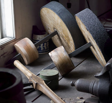 Colonial Williamsburg Virginia  blacksmith tinsmith armoury wood working