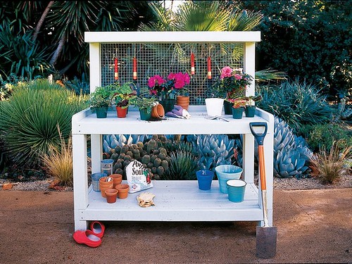 backyard-potting-center-table