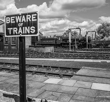 L2022_3982-2 - Beware of Trains - Didcot