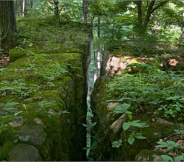 Crevice, Bruce Trail, Cave Springs