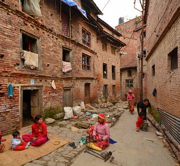 Nepal - Khokana - Streetlife - Woman Hand Spinning Wool - 2