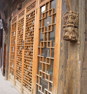 Intricate door woodwork Pipe Maker Lane Beijing