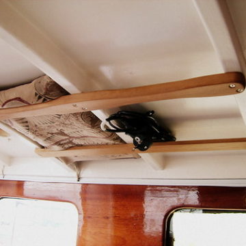Handle&storage on the ceiling