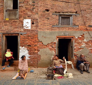 Nepal - Khokana - Streetlife - Woman Hand Spinning Wool